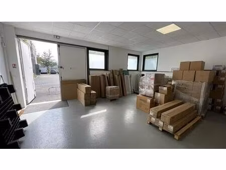 location local d’activités lognes 77185 75m²