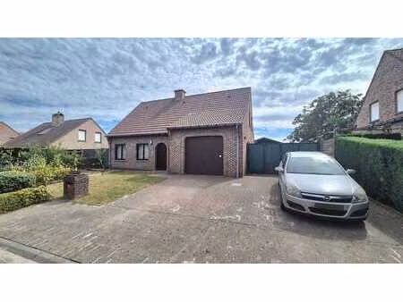 ruime alleenstaande energiezuinige villa met 4 slaapkamer...