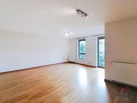 bel appartement 2 chambres + parking