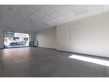 commerce moderne en centre-ville -60 m² + vitrine - terrasse
