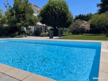 villa de maître avec dépendance t2  parc de 1 500 m² & piscine