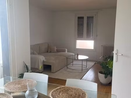appartement t3 meublé – 70 97 m² – disponible au 1er septembre