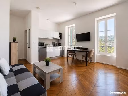 studio 1 pièce 28 m²
