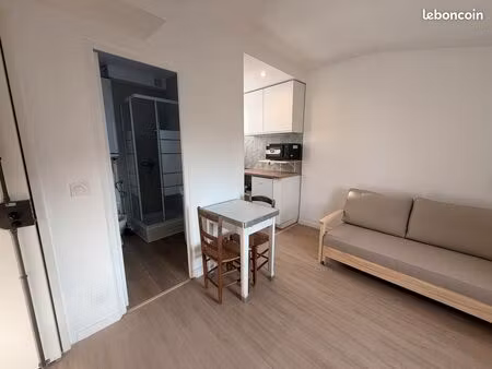 paris 17 - loue - studio meublé 15m2 - refait à neuf