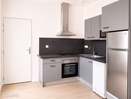 t2 40 m² entièrement rénové - dpe c - première location - secteur foirail – app 4