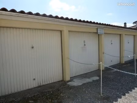 libourne centre garage à louer tres bien situé