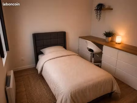 70 la journée chambre à louer meublée dans une maison neuve avec accès cuisine douche salo