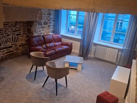 loue grand appartement lumineux et meublé en plein centre