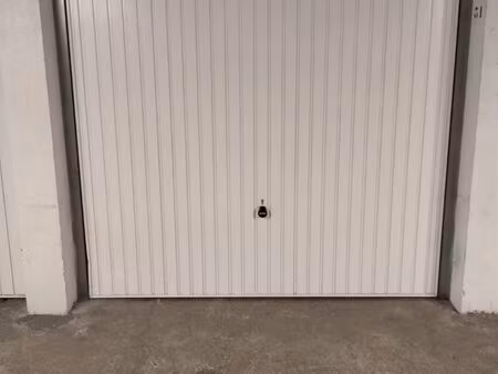 garage/box/parking