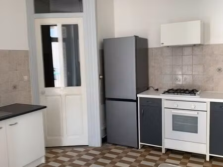 location appartement rénové rue ampère