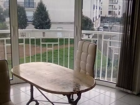 meublé à l année  chambre et bureau  au calme  proche de tout