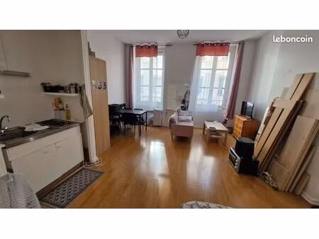 studio 1 pièce 32 m²