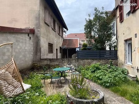 t2 avec terrasse et jardin privatif – hyper-centre de pontarlier