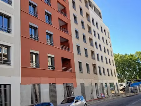 location appartement 4 pièces 87 m² à lyon 7ème (69007)  1 335 €