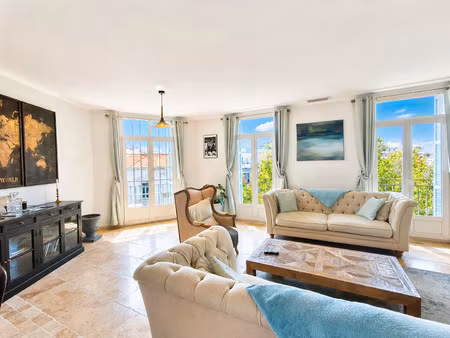 superbe rénovation pour ce 104m2 à 2 pas de la place de gaul