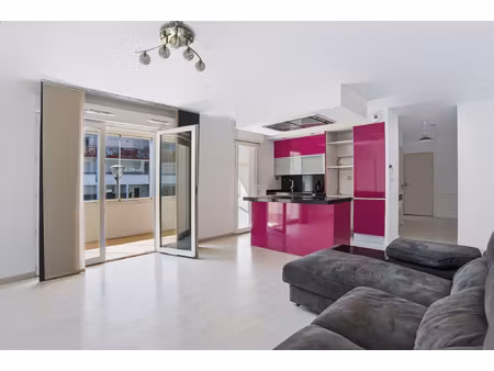 appartement t3 fonctionnel avec parking  proche plage et éco
