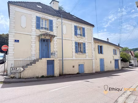 belle maison bourgeoise avec terrain arboré 1205m2