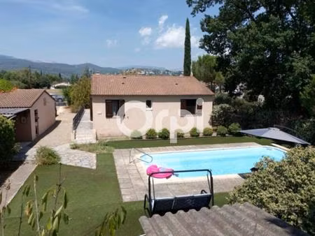 calme-piscine-plain pied-annexes-tout à l'égout-localisation proche commodités-terrain pla