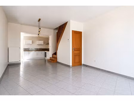maison semi mitoyenne entièrement rénovée de 80m²