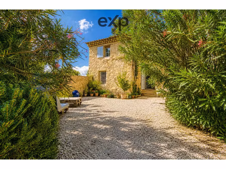 mas de caractère en pierre à ansouis (sud luberon)
