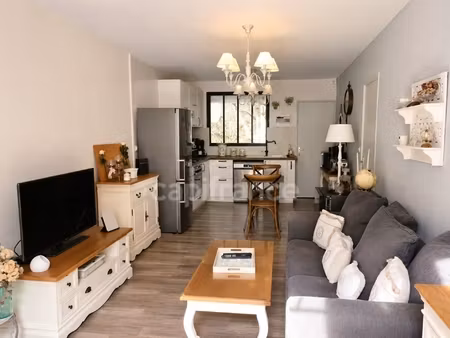appartement t2 avec espace bureau – 43 61 m² – cœur de roquevaire