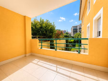 charmant appartement 2 pièces à vendre à saint-raphaël  calme et lumineux