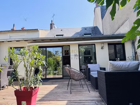 maison de ville au pied de seraucourt avec agréable jardin