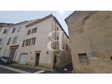 immeuble de rapport avec 4 appartements et un garage à valréas