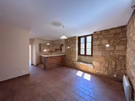 à louer bel appartement avec terrasse près à gourdon