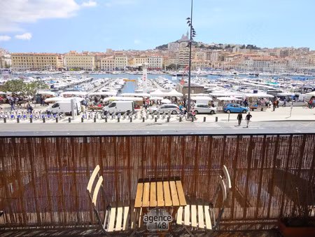 t1 spacieux avec vue sur le vieux port