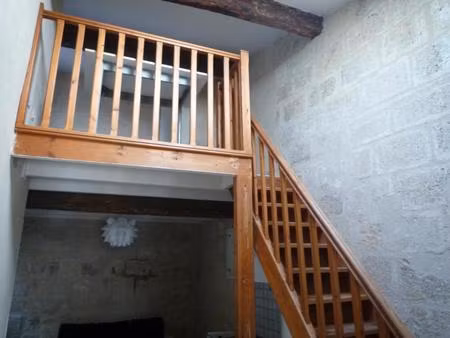 t2 mezzanine meublé dans l'ecusson - rue des etuves