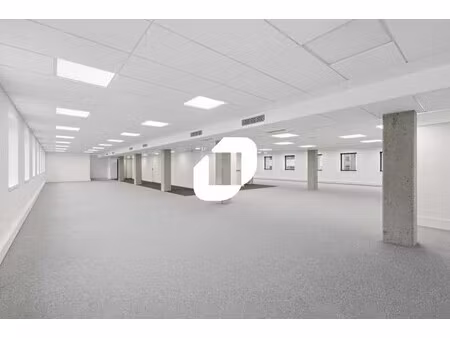 location bureaux 201 m² à 2 722 m²