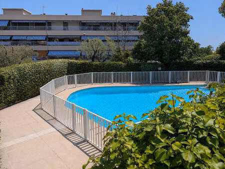 dernier étage – 3 pièces traversant – terrasses – piscine – garage