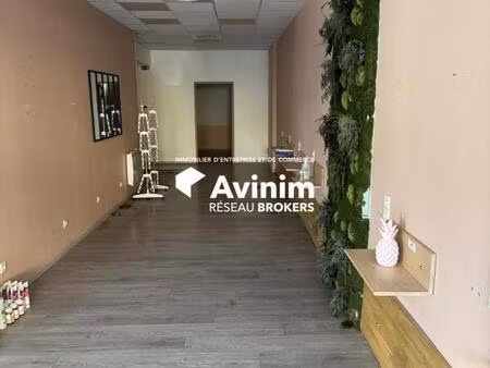 location commerce mions 69780 104m²