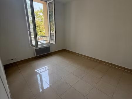 location appartement 1 pièce  21.89m²  aubervilliers