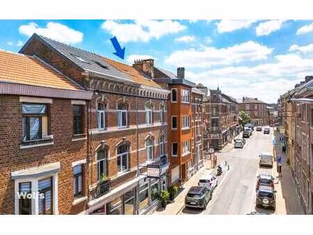 immeuble composé d'un vaste restaurant  triplex et studio !