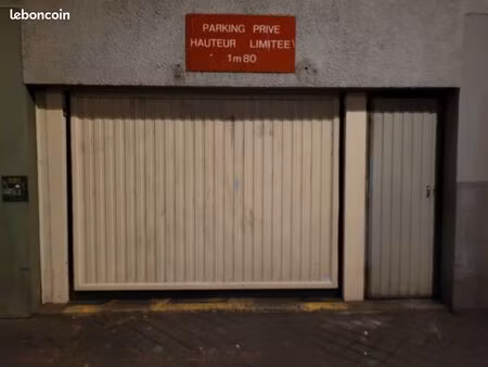 grande place de parking à louer paris 75019 15m²