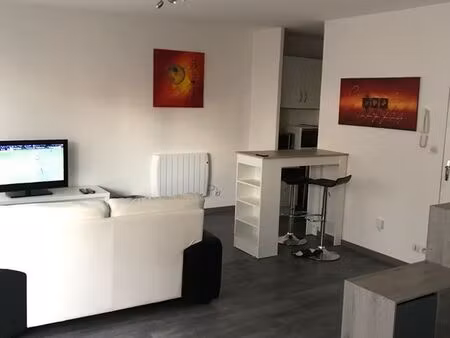 grand studio meublé 35m² avec balcon - besançon haut chaprais/palente