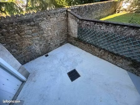 t2 totalement rénové avec terrasse