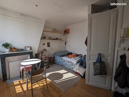 studio avec petit vraie balcon au calme et vue ouverte