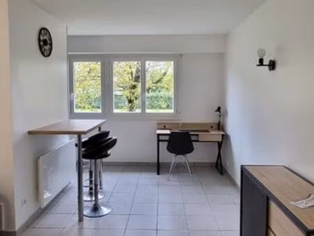 studio meublé avec place de parking