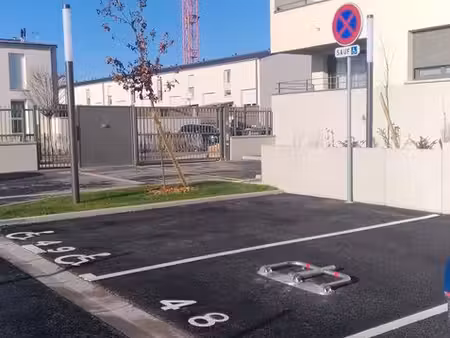 place de parking extérieur bezannes