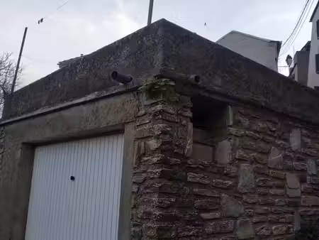 garage-terrasse à louer en pierres à luri dans le cap corse  à 30 kms de bastia