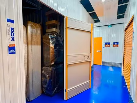 box de stockage / garage sécurisé / garde meuble