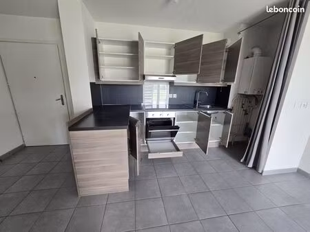 location appartement t3 54 m2 3ème étage floirac 33