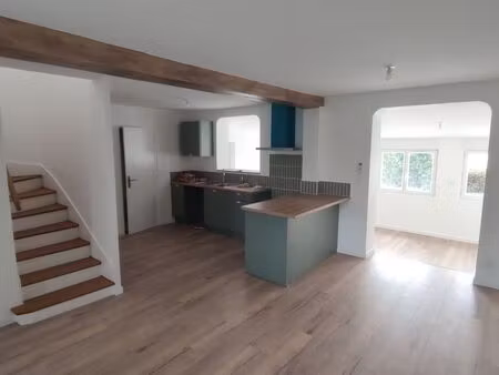 location 6 pièces · 124 m² marans 17230