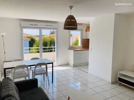appartement 2 pièces (t2) meublé de 45 m2 (parking + balcon sans vis-à-vis)