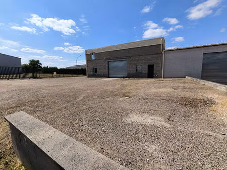 local de 212.50m²+ appartement 3 piéces