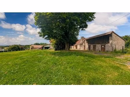 salagnac fermette avec plus de 2 hectares de terrain et dépendances