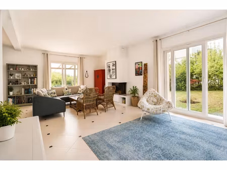 proche saint germain en laye - sur la commune de mareil-marly - très belle maison de 240m²